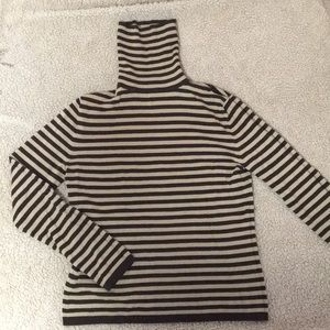 Beige/Brown Stripped turtleneck, long sleeve.